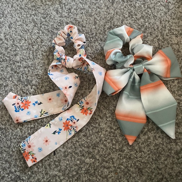 2 bow scrunchies - Picture 1 of 1